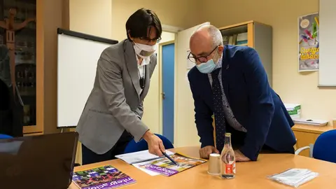 El consejero de Sanidad se re&uacute;ne con AICE Cantabria