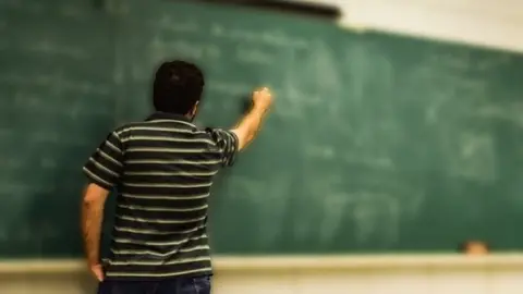 Profesor en un aula.