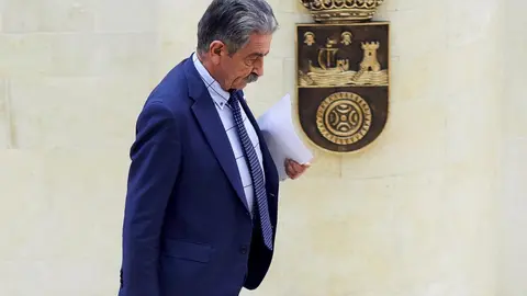 El presidente de Cantabria en el Parlamento de Cantabria