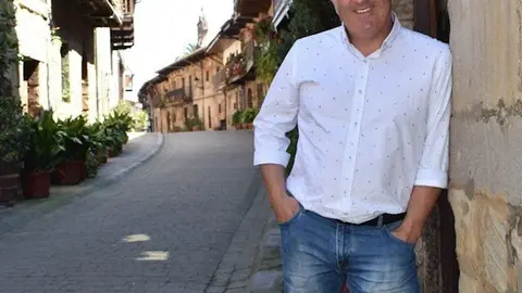 Agust&iacute;n Molleda, alcalde de Cartes