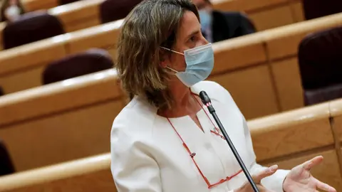 La vicepresidenta cuarta del Gobierno y ministra para la Transici&oacute;n Ecol&oacute;gica y el Reto Demogr&aacute;fico, Teresa Ribera, interviene durante una sesi&oacute;n de control al Gobierno en la C&aacute;mara Alta, en Madrid (Espa&ntilde;a)