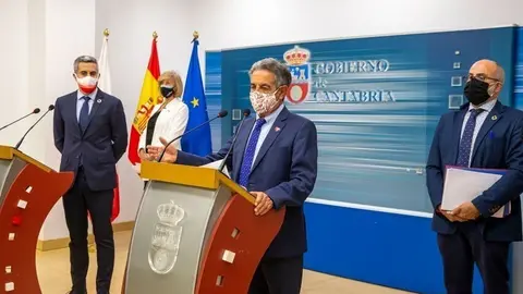 Rueda de prensa del presidente Miguel &Aacute;ngel Revilla para anunciar el cierre de Cantabria. Archivo