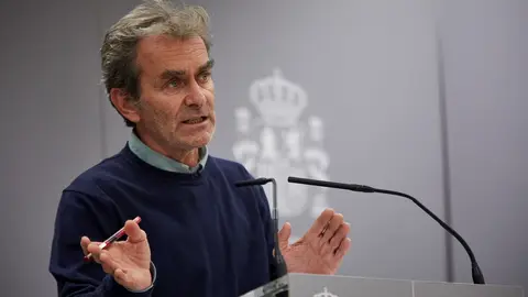 El director del Centro de Coordinaci&oacute;n de Alertas y Emergencias Sanitarias (CCAES), Fernando Sim&oacute;n, ofrece una rueda de prensa para informar sobre la evoluci&oacute;n de la pandemia de coronavirus, en el Ministerio de Sanidad, Madrid (Espa&ntilde;a), a 5 de noviembre d