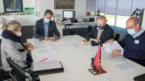 Firma de la compraventa de los terrenos para la ampliaci&oacute;n de las instalaciones de CANTRA