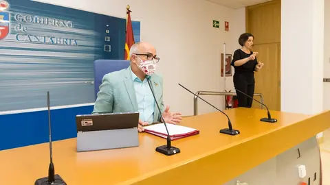 El consejero de Sanidad de Cantabria, Miguel Rodr&iacute;guez