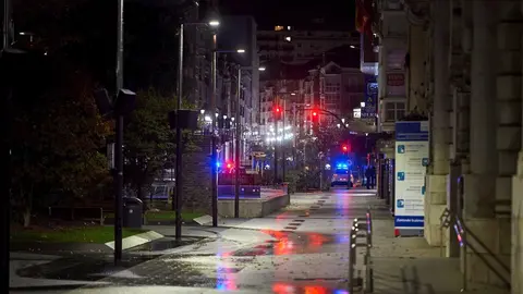 Plaza del Ayuntamiento la segunda noche de toque de queda, en Santander, Cantabria (Espa&ntilde;a)