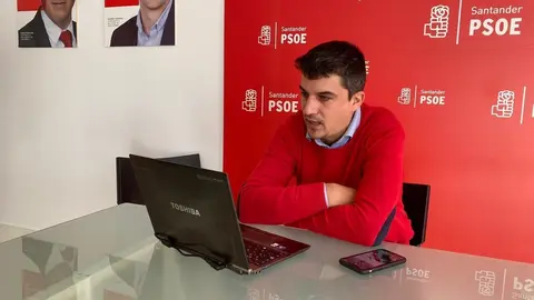Daniel Fern&aacute;ndez en su reuni&oacute;n telem&aacute;tica con hosteler&iacute;a