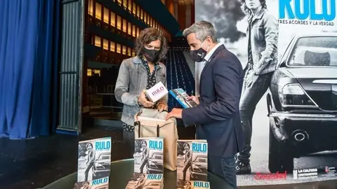 12:00 horas. Sala Argenta. Palacio de Festivales de Cantabria. El vicepresidente y consejero de Universidades, Igualdad, Cultura y Deporte, Pablo Zuloaga, participa en la presentaci&oacute;n del libro &ldquo;Tres acordes y la verdad&rdquo; de Ra&uacute;l Guti&eacute;rrez &ldquo;Rulo&rdquo;. Tambi&eacute;n estar&aacute; la periodista &Aacute;frica Egido, coautora del libro. 10 de noviembre de 2020 &copy; Ra&uacute;l Lucio