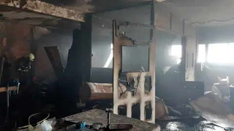 Incendio en una nave industrial de Malia&ntilde;o