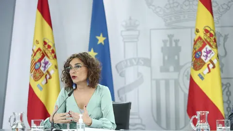 La ministra portavoz y de Hacienda, Mar&iacute;a Jes&uacute;s Montero, comparece en rueda de prensa posterior al Consejo de Ministros en Moncloa, Madrid (Espa&ntilde;a), a 3 de noviembre de 2020.