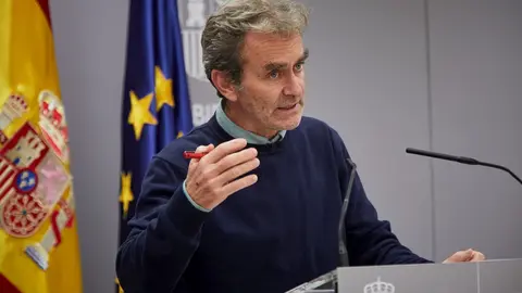 El director del Centro de Coordinaci&oacute;n de Alertas y Emergencias Sanitarias (CCAES), Fernando Sim&oacute;n, ofrece una rueda de prensa para informar sobre la evoluci&oacute;n de la pandemia de coronavirus, en el Ministerio de Sanidad, Madrid (Espa&ntilde;a), a 5 de noviembre.