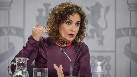 La ministra portavoz y de Hacienda, Mar&iacute;a Jes&uacute;s Montero, durante una rueda de prensa 