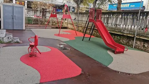 Parques infantiles en colegios de Laredo