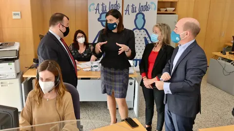 La alcaldesa Gema Igual visita el servicio de teleasistencia