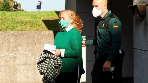 Carmen Merino, acusada del crimen del cr&aacute;neo de Castro Urdiales, a la salida del Juzgado de Instrucci&oacute;n n&ordm; 3, donde estaba citada a declarar