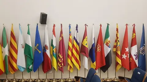 Banderas de Espa&ntilde;a y las comunidades aut&oacute;nomas