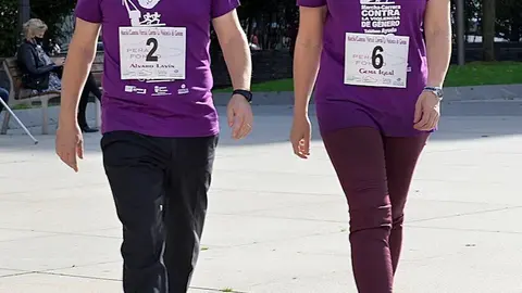 La alcaldesa de Santander, Gema Igual, con la camiseta de la carrera