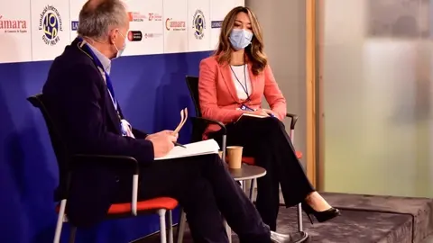 El subdirector de 'La Vanguardia', Manel P&eacute;rez, entrevista a la secretaria de Estado de Comercio, Xiana M&eacute;ndez, en el XXV Encuentro de Econom&iacute;a de S'Agar&oacute; (Girona) en Barcelona