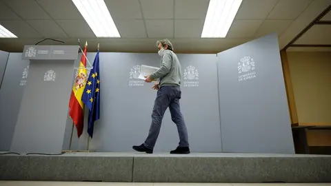 El director del Centro de Coordinaci&oacute;n de Alertas y Emergencias Sanitarias (CCAES), Fernando Sim&oacute;n, ofrece una rueda de prensa para informar sobre la evoluci&oacute;n de la pandemia de coronavirus, en el Ministerio de Sanidad, Madrid (Espa&ntilde;a), a 12 de noviembre.