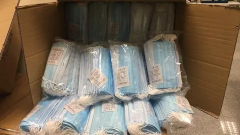 Imagen de algunas de las 40.000 mascarillas quir&uacute;rgicas que el Ayuntamiento de Palencia va a repartir entre los mayores de 70 a&ntilde;os.