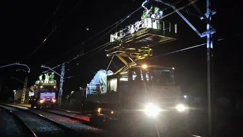 EuropaPress_3437419_obras_catenaria_tramo_reinosa-corrales