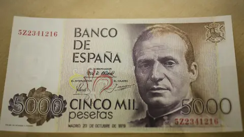 EuropaPress_3265779_billete_5000_pesetas_rostro_rey_emerito_juan_carlos_filatelia-numismatica
