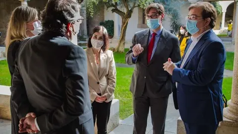 Vara recibe a Salvador Illa y Carolina Darias