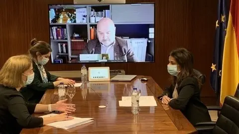 Reuni&oacute;n de la secretaria de Estado de Sanidad, Silvia Calz&oacute;n,  con el presidente de Cermi, Luis Cayo P&eacute;rez; presidente de C&aacute;ritas, Manuel Bret&oacute;n y la directora del Departamento de Salud de Cruz Roja, Carmen Mart&iacute;n.