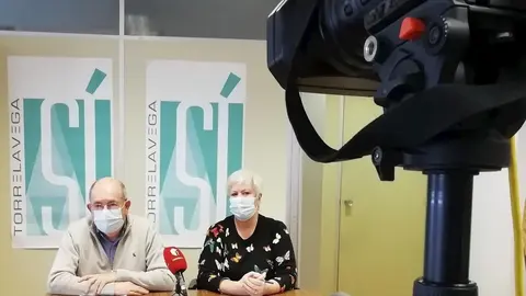 La l&iacute;der de Torrelavega S&iacute; y portavoz del grupo municipal en el Ayuntamiento, Blanca Rosa G&oacute;mez Morante, y el secretario de Comunicaci&oacute;n del partido, Arturo Roiz