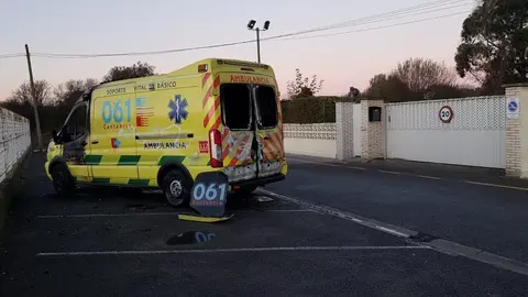 Ambulancia quemada en Laredo