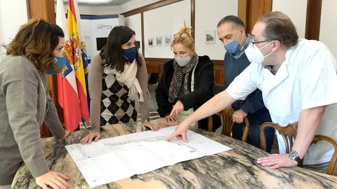 Reuni&oacute;n de la alcaldesa de Santander con comerciantes Mercado de la Esperanza