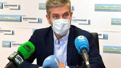 El portavoz del equipo de gobierno de Santander y del Cs, Javier Ceruto, en rueda de prensa
