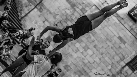 Acrobacias de la compa&ntilde;&iacute;a catalana EIA