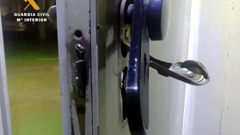 Nota De Prensa La Guardia Civil Detiene A Dos Personas Por Robos Y Da&ntilde;os En 19 Trasteros En Castro Urdiales