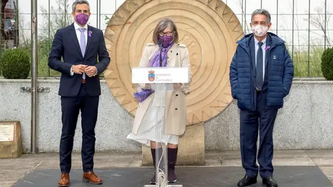 Revilla y Zuloaga en la lectura de un manifiesto por el D&iacute;a contra la Violencia de G&eacute;nero