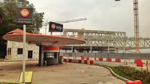 antigua gasolinera-centro-botin-gruas