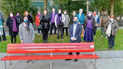 Campa&ntilde;a 'El banco rojo' en Santander