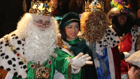 los-reyes-magos-saludan