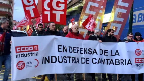 Manifestaci&oacute;n en defensa de la industria de Cantabria celebrada en Torrelavega