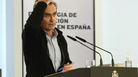 El director del Centro de Coordinaci&oacute;n de Alertas y Emergencias Sanitarias (CCAES), Fernando Sim&oacute;n, ofrece una rueda de prensa para informar sobre la evoluci&oacute;n de la pandemia de coronavirus, en el Complejo de Moncloa, Madrid (Espa&ntilde;a), a 23 de noviembre de