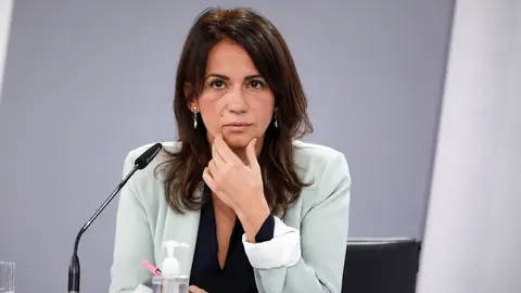 La secretaria de Estado de Sanidad, Silvia Calz&oacute;n, comparece en rueda de prensa para detallar junto al ministro el proyecto de PGE 2021 correspondientes a Sanidad, en Moncloa, Madrid (Espa&ntilde;a), a 30 de octubre de 2020.