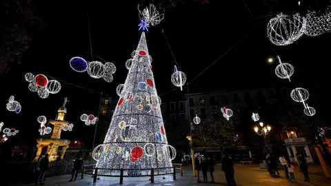 Las luces de la Navidad 2020 se encienden en Granada en mitad de la pandemia del coronavirus. Granada a 30 de noviembre 2020