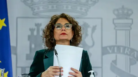 La ministra portavoz y de Hacienda, Mar&iacute;a Jes&uacute;s Montero, comparece en rueda de prensa tras el Consejo de Ministros celebrado en Moncloa (Madrid), a 1 de diciembre de 2020. 