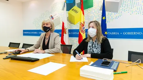 La consejera de Educaci&oacute;n, Marina Lomb&oacute;, en la reuni&oacute;n con el Consejo Escolar