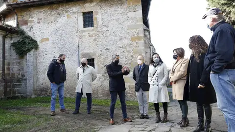 El vicepresidente y consejero de Universidades, Igualdad, Cultura y Deporte, Pablo Zuloaga, visita las obras de consolidaci&oacute;n y reparaci&oacute;n de la cubierta de la Iglesia de Santa Mar&iacute;a de la Asunci&oacute;n