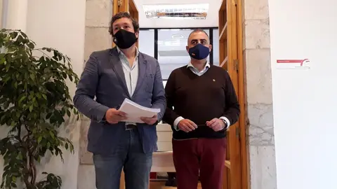 El portavoz del PP, &Iacute;&ntilde;igo Fern&aacute;ndez, registrando enmiendas a los PGC