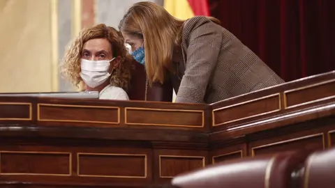 La presidenta y la vicepresidenta segunda del Congreso, Meritxell Batet y Ana Pastor durante una sesi&oacute;n plenaria en la C&aacute;mara Baja