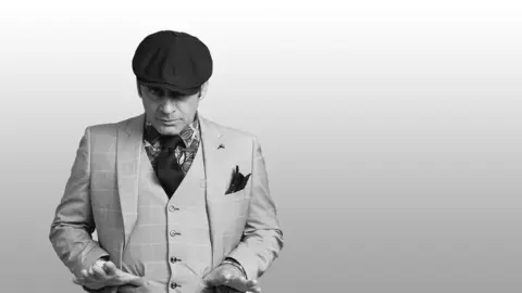 El m&uacute;sico Zenet, que ofrece un concierto en el Centro Bot&iacute;n