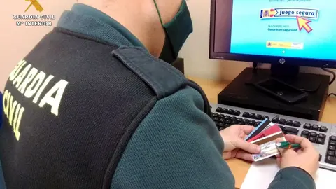 Rdo. Nota De Prensa Guardia Civil (Se Esclarce Que Una Denuncia Por Cargos Procentes De Juegos Online, Los Hab&iacute;a Realizado La Pareja Del Denunciante)