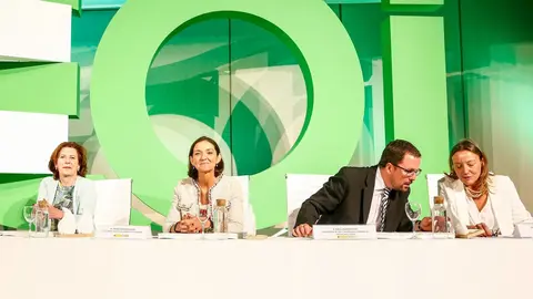 La ministra de Industria, Comercio y Turismo en funciones, Reyes Maroto, clausura el curso de la Escuela de Organizaci&oacute;n Industrial 2018/2019